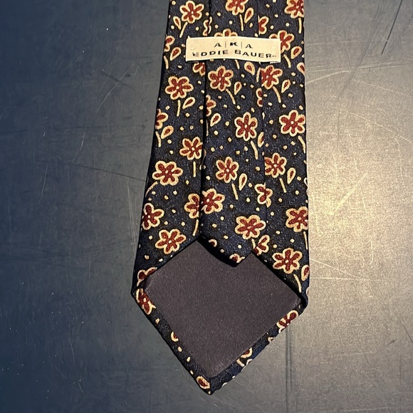 Vintage Eddie Bauer men’s 58.5” l and 4” w silk blue w/flower print neck tie - Picture 2 of 4